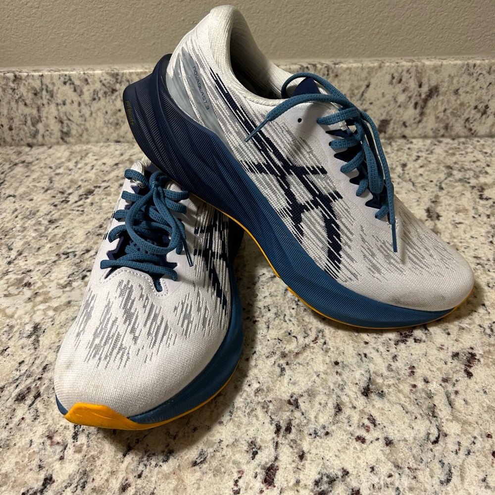 Men’s ASICS NOVABLAST 3